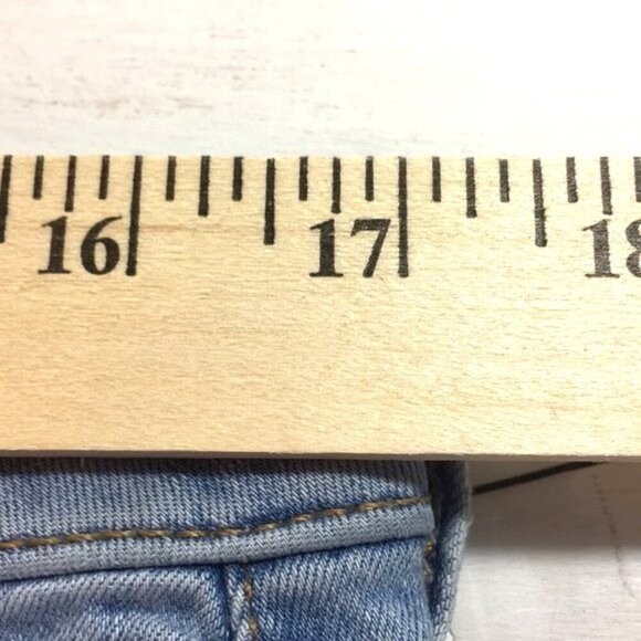 Forever 21 Womens Jeans Stretch Distressed Light Wash Straight Leg Size 14 - Picture 6 of 9